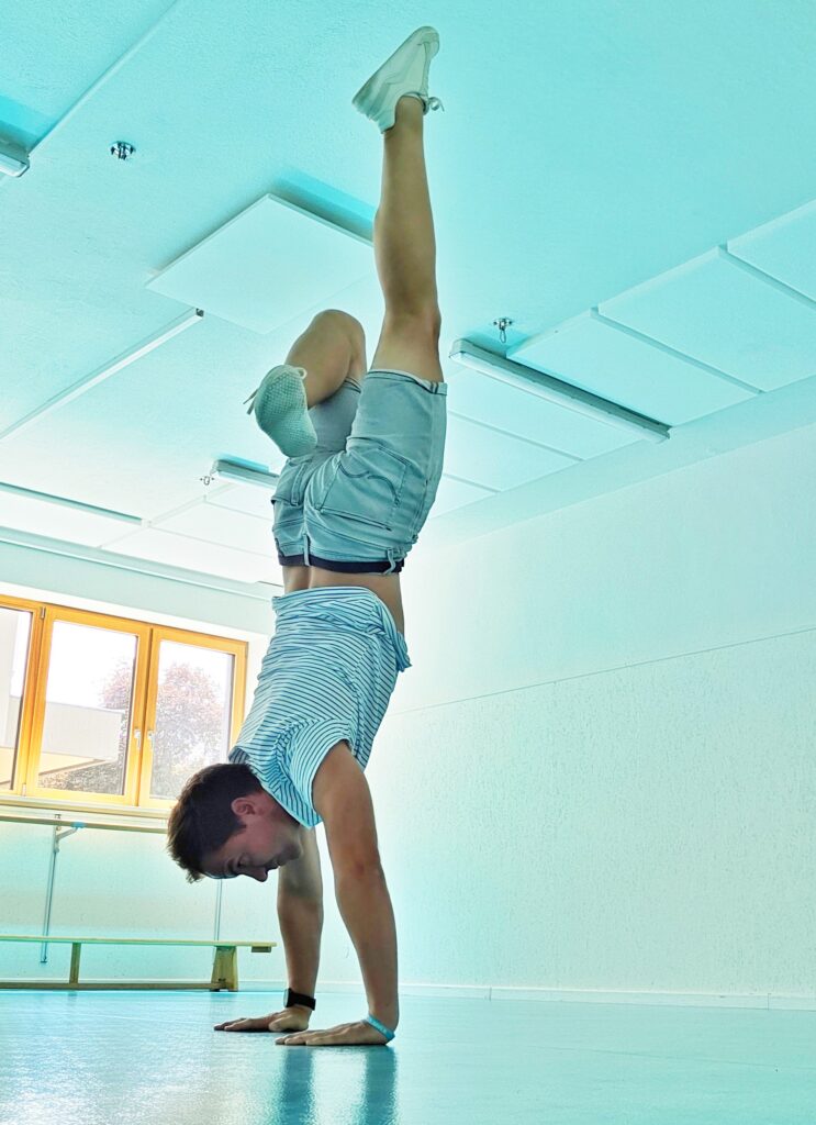 Machen auch im Handstand eine gute Figur: Die Gobi II von Vivobarefoot.
