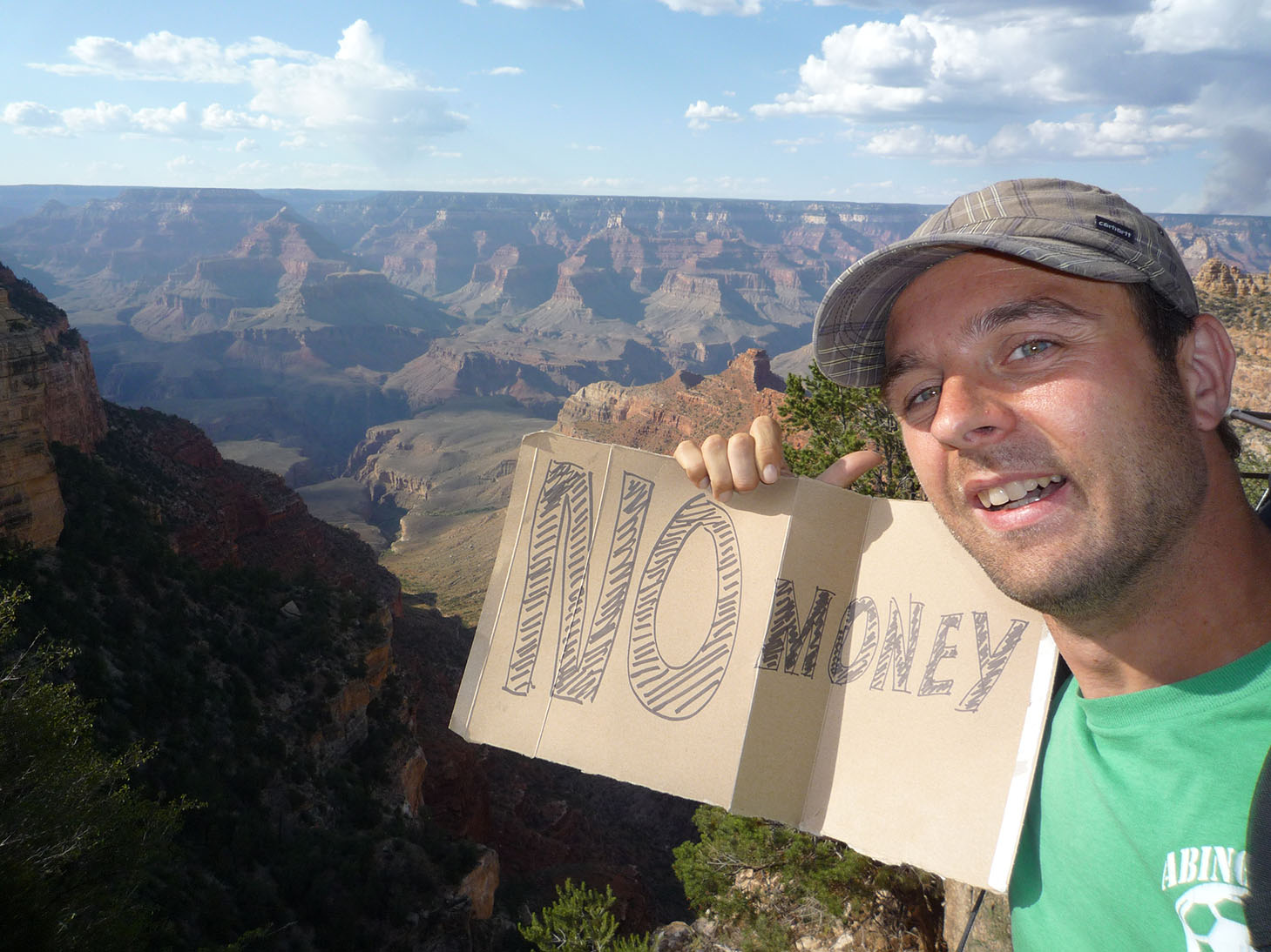 Michael Wigge bei seiner "Ohne Geld bis ans Ende der Welt" Challenge am Grand Canyon.