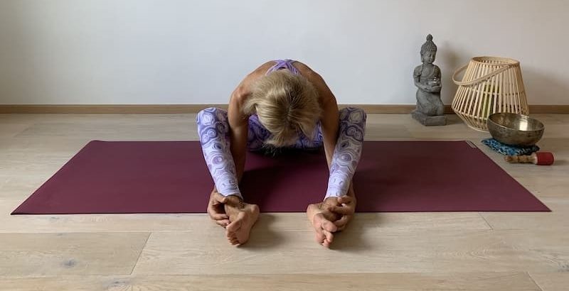 Yoga Stretching Übung 3 - Schildkröte (Bild: Dagmar Jung)